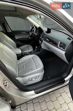 Внедорожник / Кроссовер Audi Q3 2015 в 