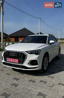Внедорожник / Кроссовер Audi Q3 2021 в Ровно