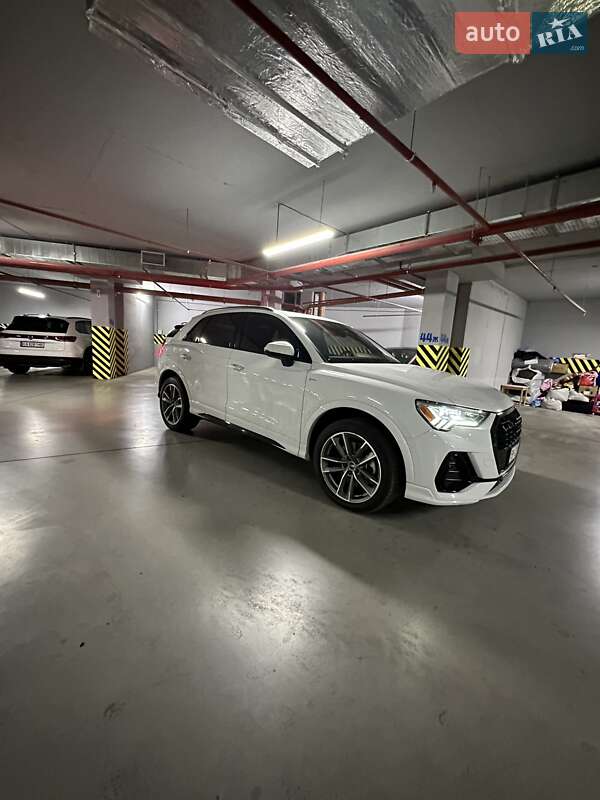 Позашляховик / Кросовер Audi Q3 2021 в Києві