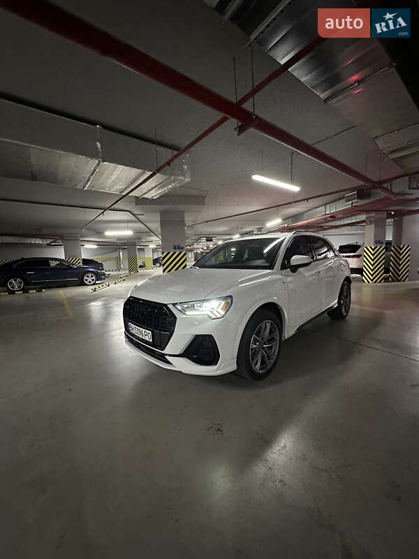 Позашляховик / Кросовер Audi Q3 2021 в Києві