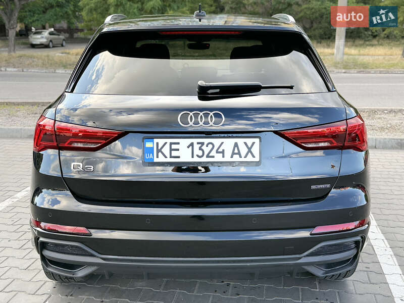 Внедорожник / Кроссовер Audi Q3 2023 в Каменском