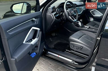 Внедорожник / Кроссовер Audi Q3 2023 в 