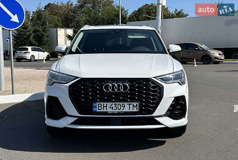 Внедорожник / Кроссовер Audi Q3 2021 в Киеве