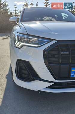 Внедорожник / Кроссовер Audi Q3 2022 в 