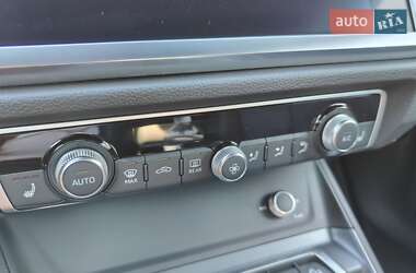 Внедорожник / Кроссовер Audi Q3 2022 в 