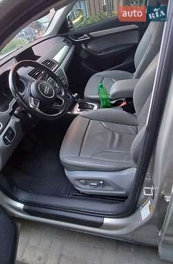 Внедорожник / Кроссовер Audi Q3 2016 в 