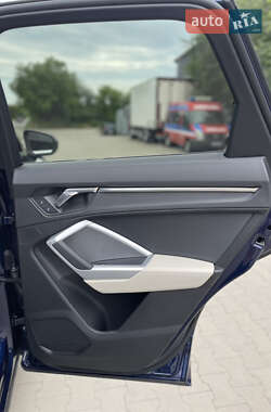 Внедорожник / Кроссовер Audi Q3 2024 в 