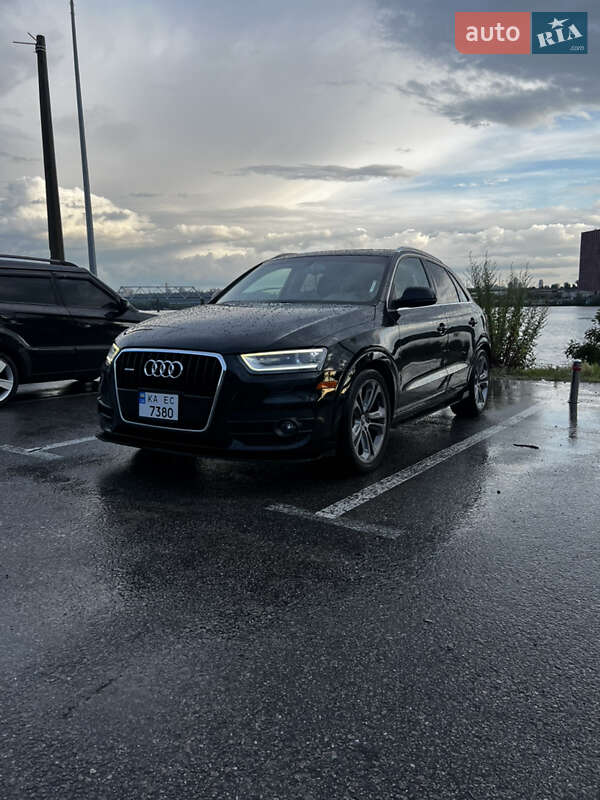 Внедорожник / Кроссовер Audi Q3 2014 в 