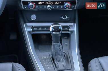 Внедорожник / Кроссовер Audi Q3 2020 в 