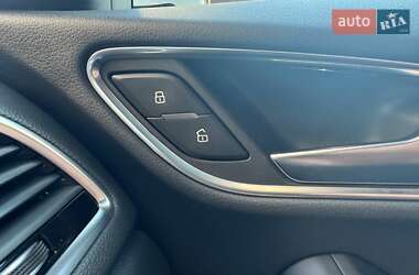 Внедорожник / Кроссовер Audi Q3 2017 в 