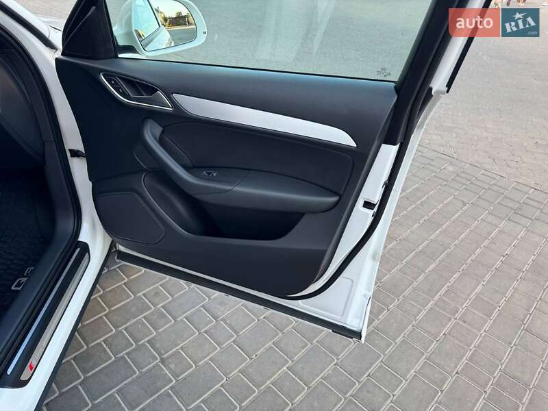 Внедорожник / Кроссовер Audi Q3 2017 в Одессе