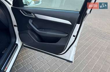 Внедорожник / Кроссовер Audi Q3 2017 в 