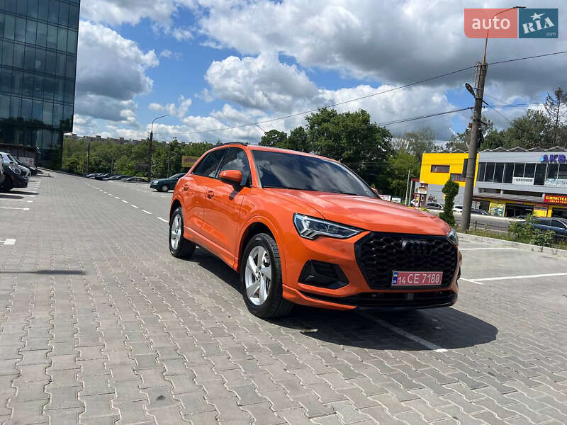 Внедорожник / Кроссовер Audi Q3 2021 в Тернополе