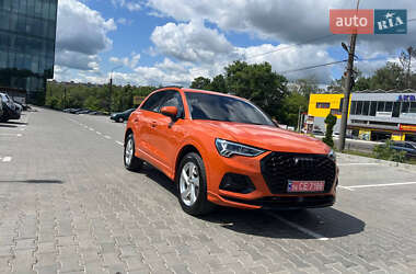 Внедорожник / Кроссовер Audi Q3 2021 в 