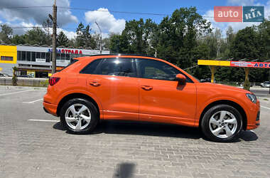 Внедорожник / Кроссовер Audi Q3 2021 в 