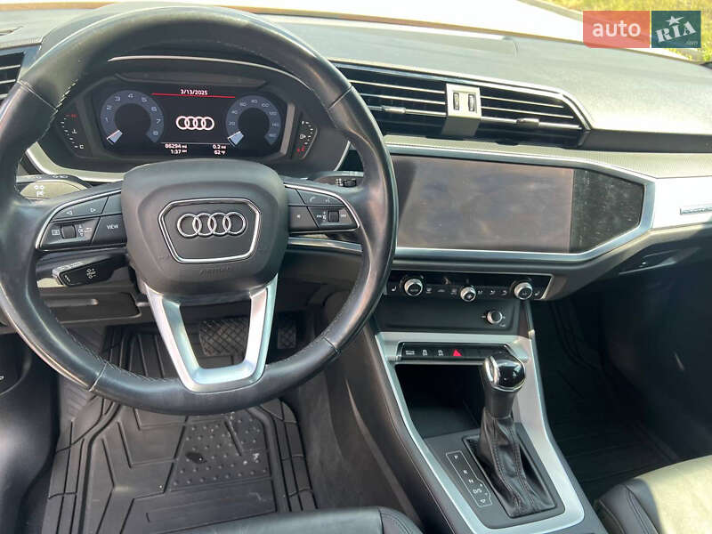 Внедорожник / Кроссовер Audi Q3 2021 в Тернополе