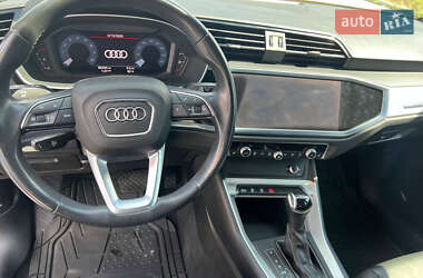 Внедорожник / Кроссовер Audi Q3 2021 в 