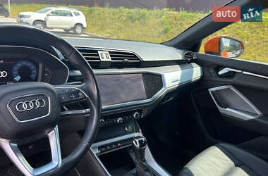 Внедорожник / Кроссовер Audi Q3 2021 в 