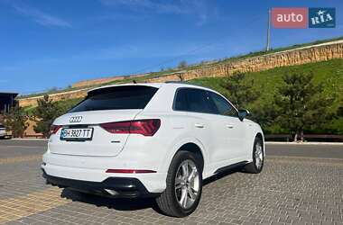 Внедорожник / Кроссовер Audi Q3 2019 в 