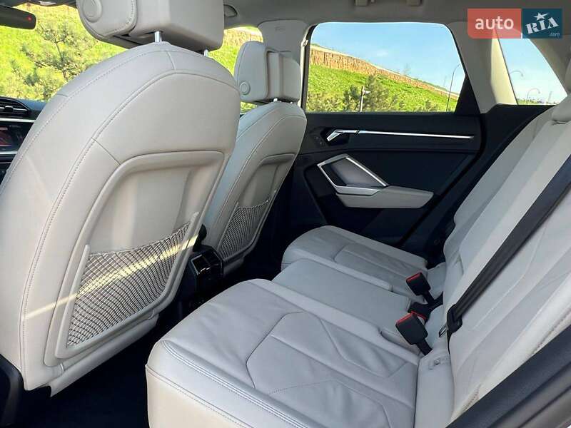 Внедорожник / Кроссовер Audi Q3 2019 в Виннице