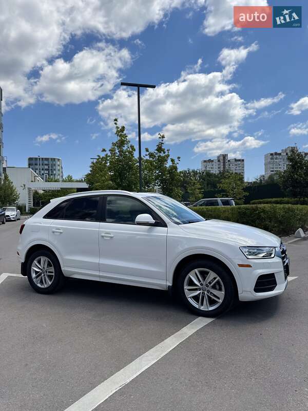 Позашляховик / Кросовер Audi Q3 2016 в Києві