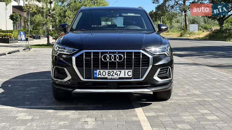 Внедорожник / Кроссовер Audi Q3 2019 в Ужгороде