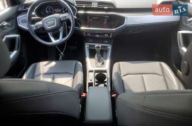 Внедорожник / Кроссовер Audi Q3 2021 в 