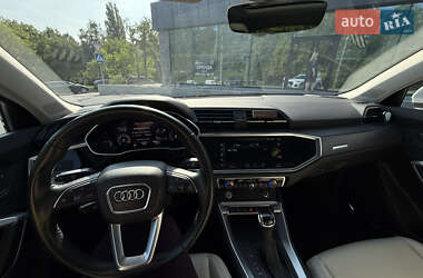 Внедорожник / Кроссовер Audi Q3 2019 в 