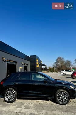 Внедорожник / Кроссовер Audi Q3 2021 в 
