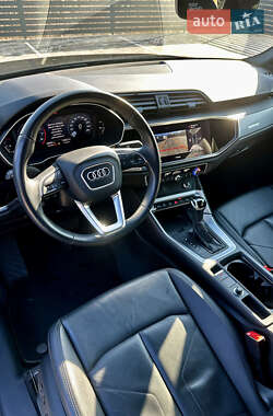 Внедорожник / Кроссовер Audi Q3 2021 в 
