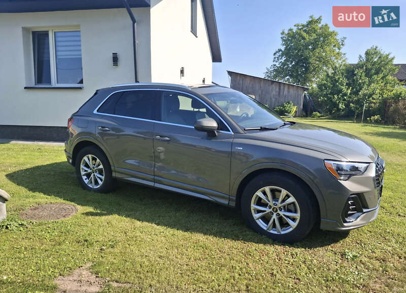 Позашляховик / Кросовер Audi Q3 2020 в Києві