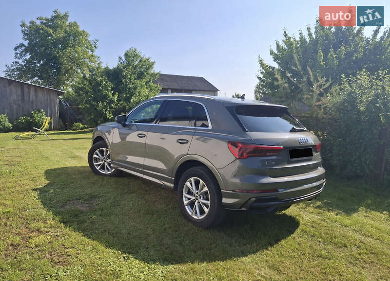 Позашляховик / Кросовер Audi Q3 2020 в Києві