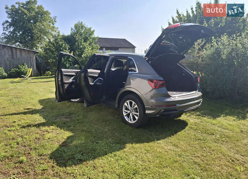Позашляховик / Кросовер Audi Q3 2020 в Києві