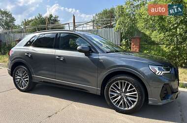 Позашляховик / Кросовер Audi Q3 2019 в 