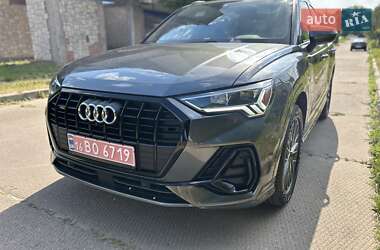 Позашляховик / Кросовер Audi Q3 2019 в 