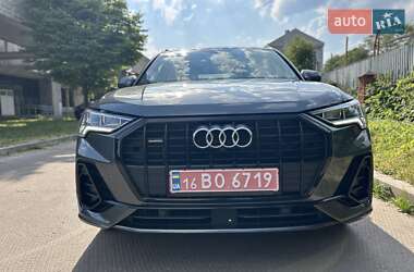 Позашляховик / Кросовер Audi Q3 2019 в 