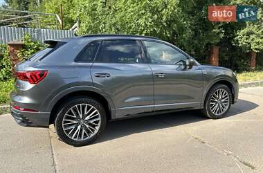 Позашляховик / Кросовер Audi Q3 2019 в 