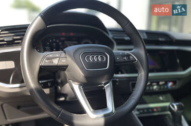 Внедорожник / Кроссовер Audi Q3 2022 в 
