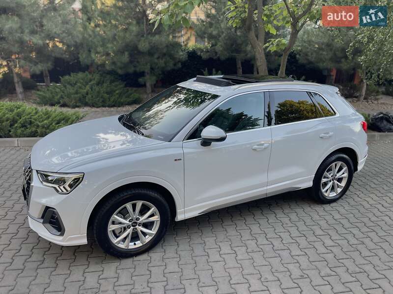 Позашляховик / Кросовер Audi Q3 2024 в Одесі