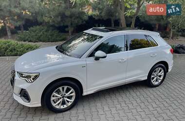 Внедорожник / Кроссовер Audi Q3 2024 в 