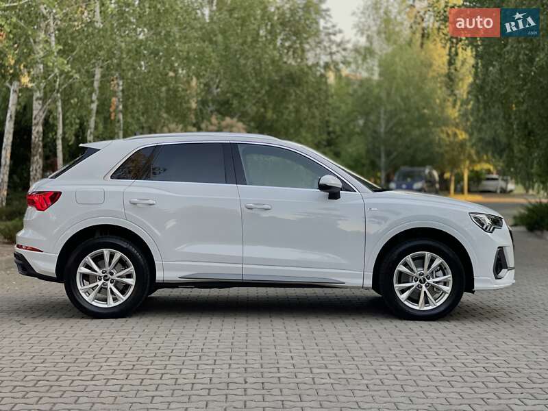 Позашляховик / Кросовер Audi Q3 2024 в Одесі