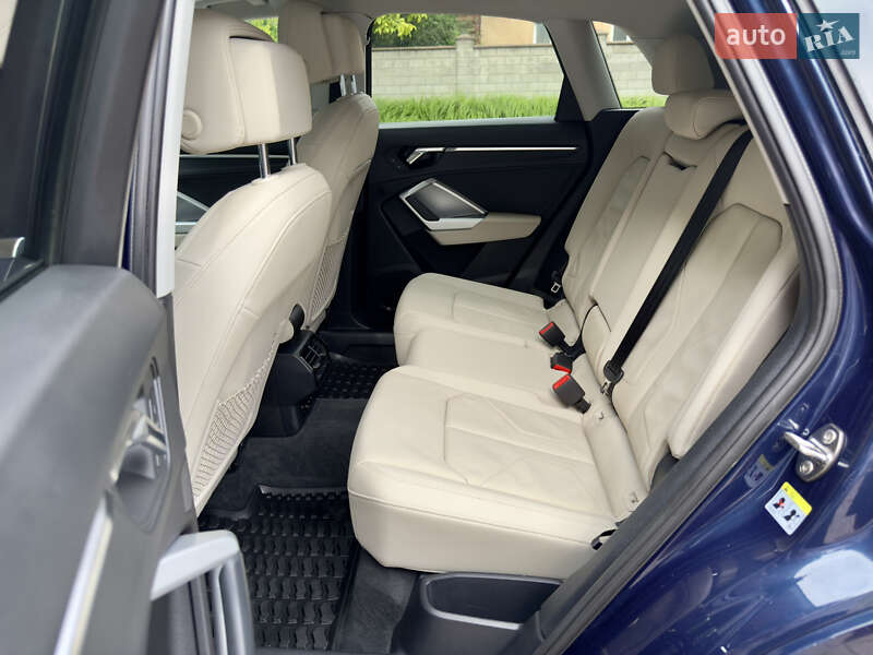 Внедорожник / Кроссовер Audi Q3 2020 в Ровно