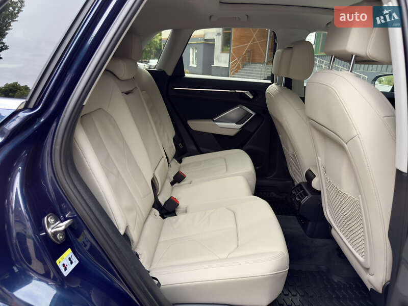 Внедорожник / Кроссовер Audi Q3 2020 в Ровно