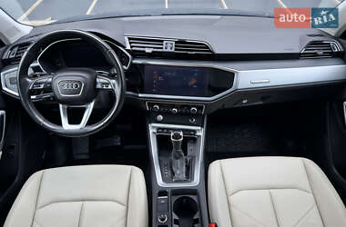 Позашляховик / Кросовер Audi Q3 2020 в 