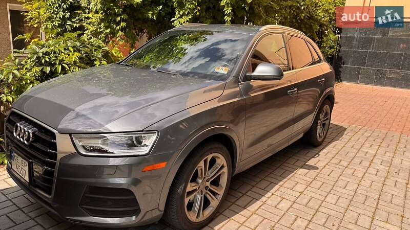 Внедорожник / Кроссовер Audi Q3 2016 в 