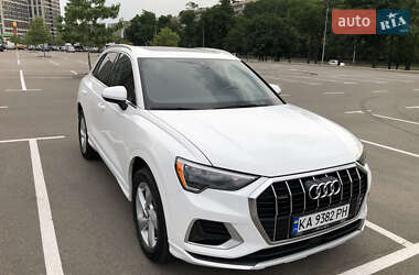 Позашляховик / Кросовер Audi Q3 2019 в 