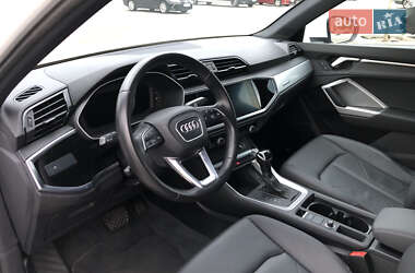 Позашляховик / Кросовер Audi Q3 2019 в 
