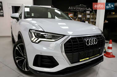 Внедорожник / Кроссовер Audi Q3 2021 в 