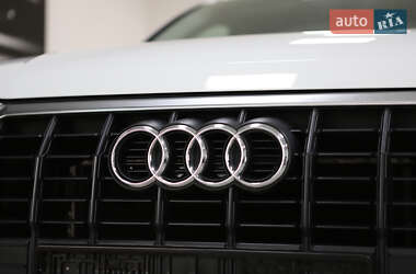 Внедорожник / Кроссовер Audi Q3 2021 в 