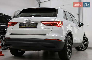 Внедорожник / Кроссовер Audi Q3 2021 в 